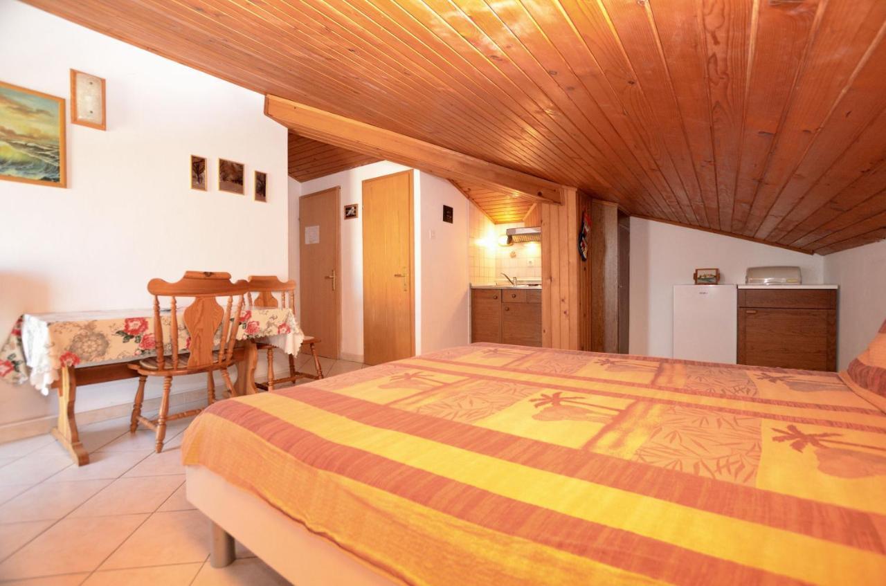 Apartment Ljiljana *